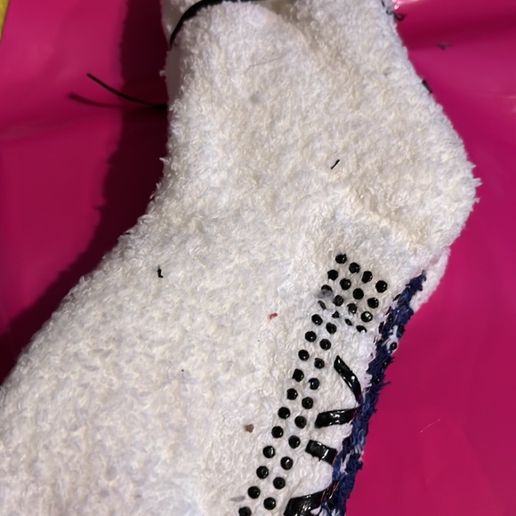 NEW Women Jones New York cozy socks 2 pr NEW BNWT non skid bottom BNIP - Picture 2 of 7
